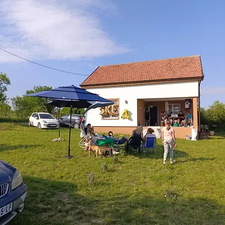 Villa Maki Village Near Siemens