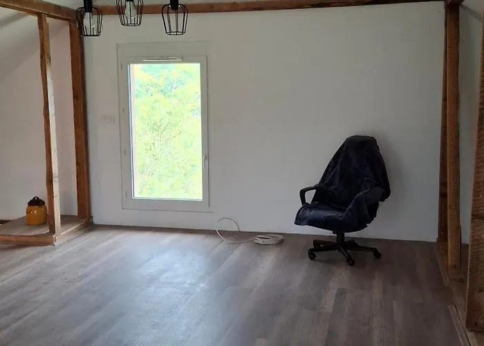 Willa Maki Village Near Siemens *