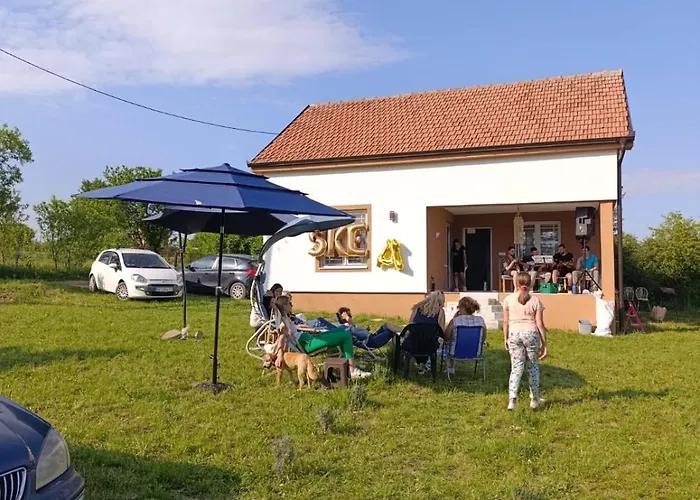 Willa Maki Village Near Siemens